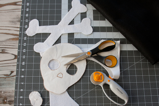 DIY Felt Skull Banner