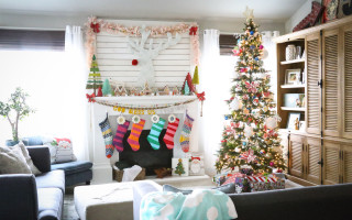 Bright Christmas Decor and Lace Garland